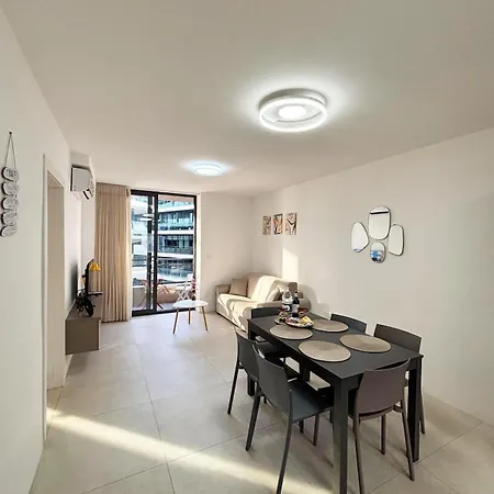 Paceville Glow Three Apartament *