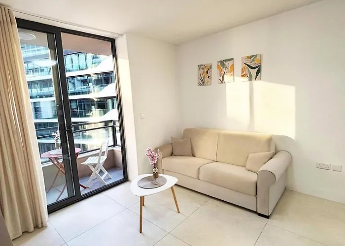 Paceville Glow Three Apartament *