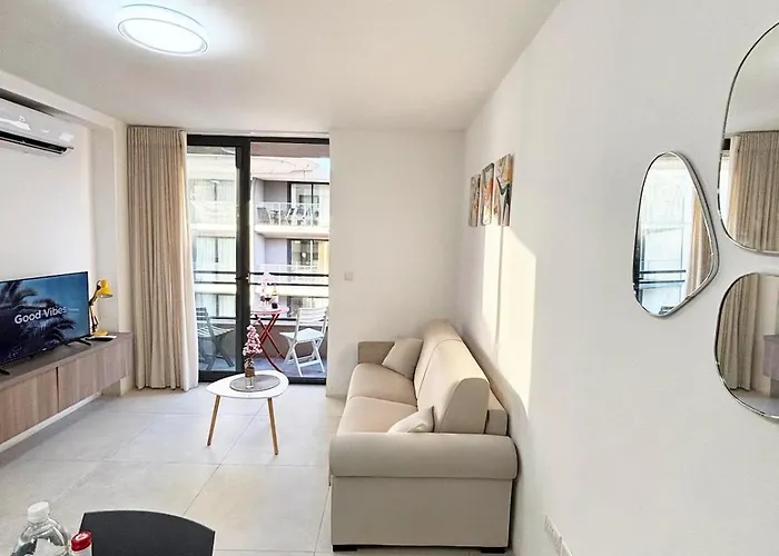 Paceville Glow Three Apartament *