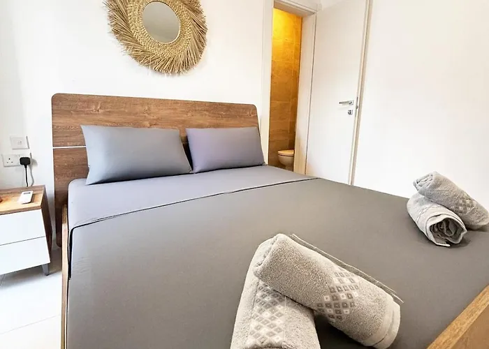 Paceville Glow Three