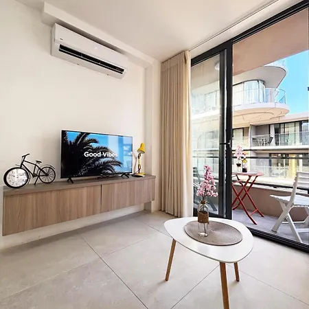 Paceville Glow Three Апартаменты