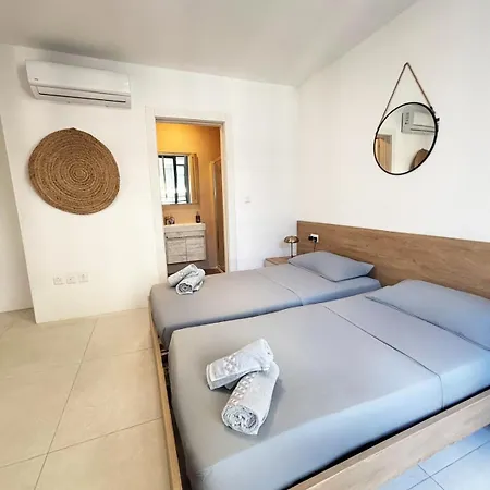 Paceville Glow Three