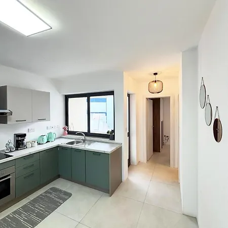 Paceville Glow 7 * San Ġiljan