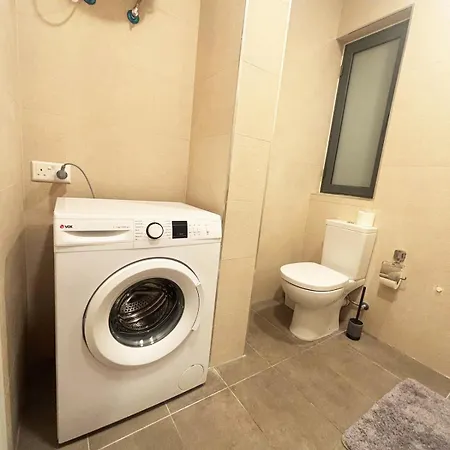 Paceville Glow 7 * San Ġiljan