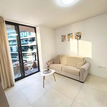 Paceville Glow Three Апартаменты *