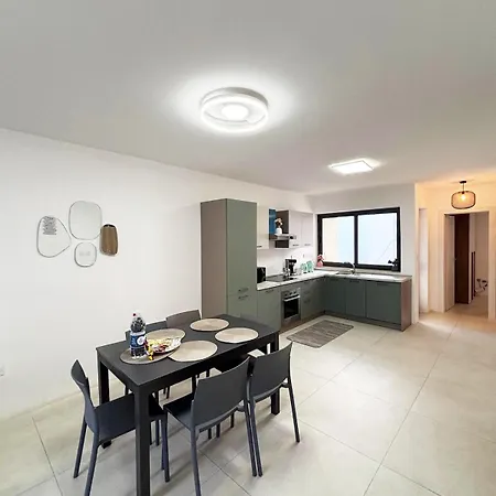 Paceville Glow Three Сент Джулианс