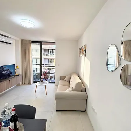 Paceville Glow Three Апартаменты *