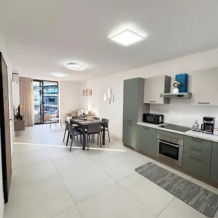 Paceville Glow Three