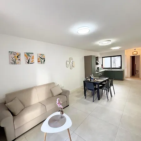 Paceville Glow Three * Сент Джулианс