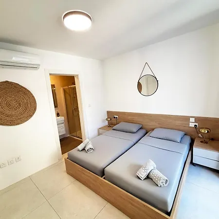 Paceville Glow Three