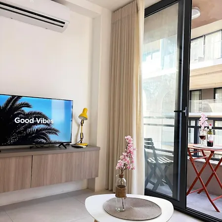 Paceville Glow Three * Сент Джулианс