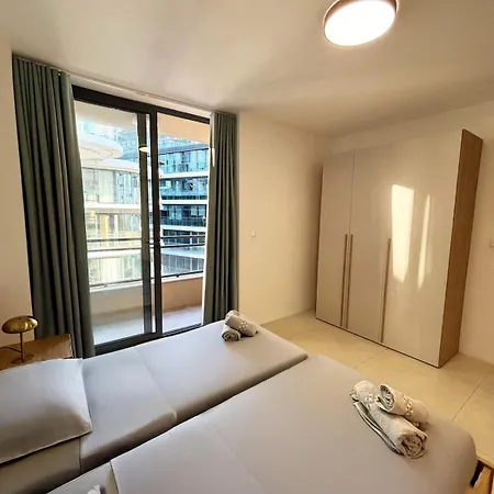 Paceville Glow Three * Сент Джулианс