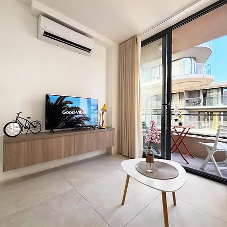 Paceville Glow Three * Сент Джулианс