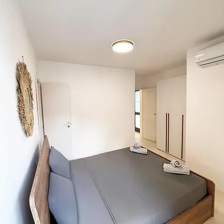 Paceville Glow Three Апартаменты *