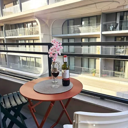 Paceville Glow Three Апартаменты