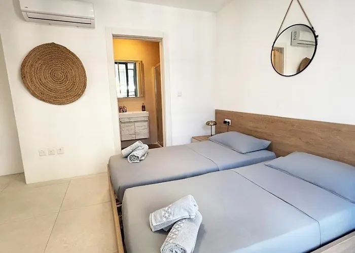 Paceville Glow Three