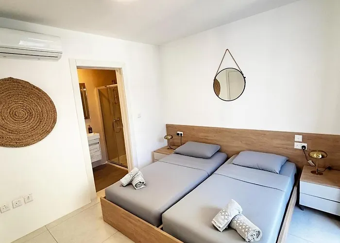 Paceville Glow Three