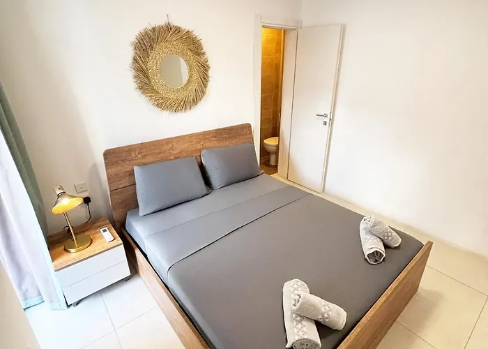 شقة Paceville Glow Three *