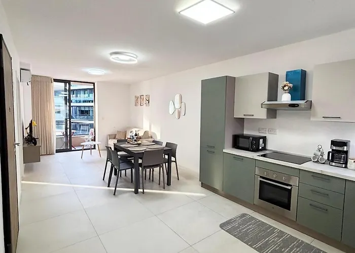 Paceville Glow Three