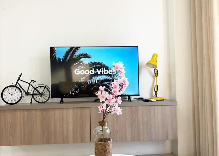 Paceville Glow Three *