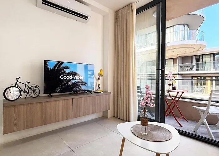 Paceville Glow Three * سانت جوليان